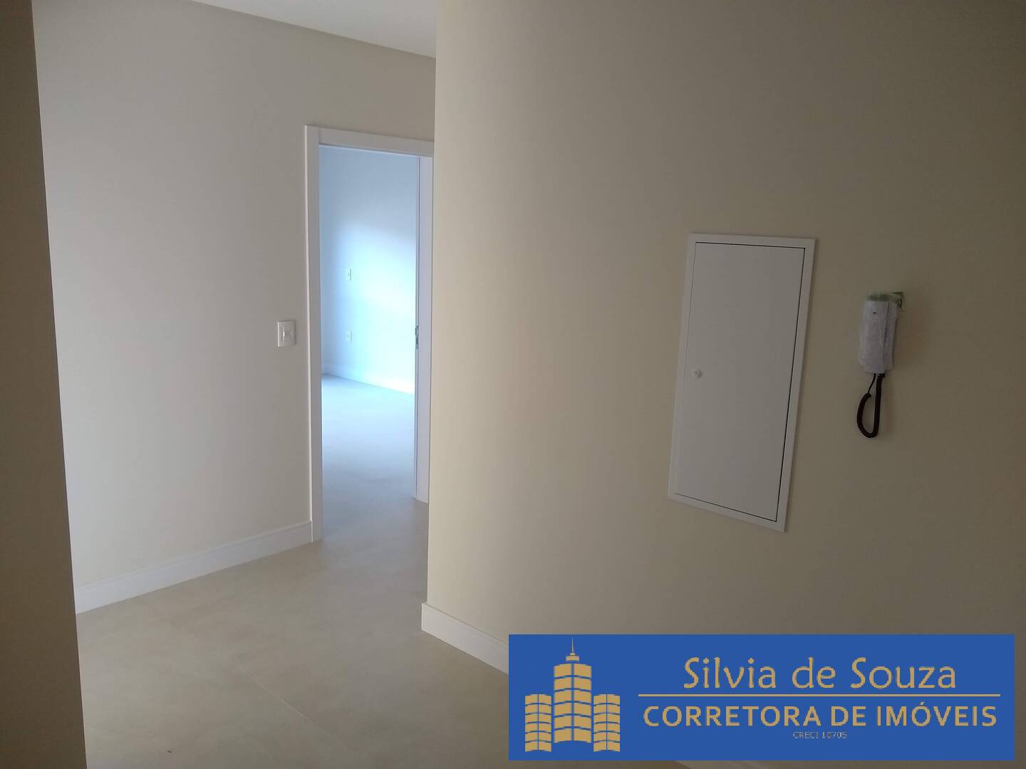 Apartamento à venda com 3 quartos, 221m² - Foto 2