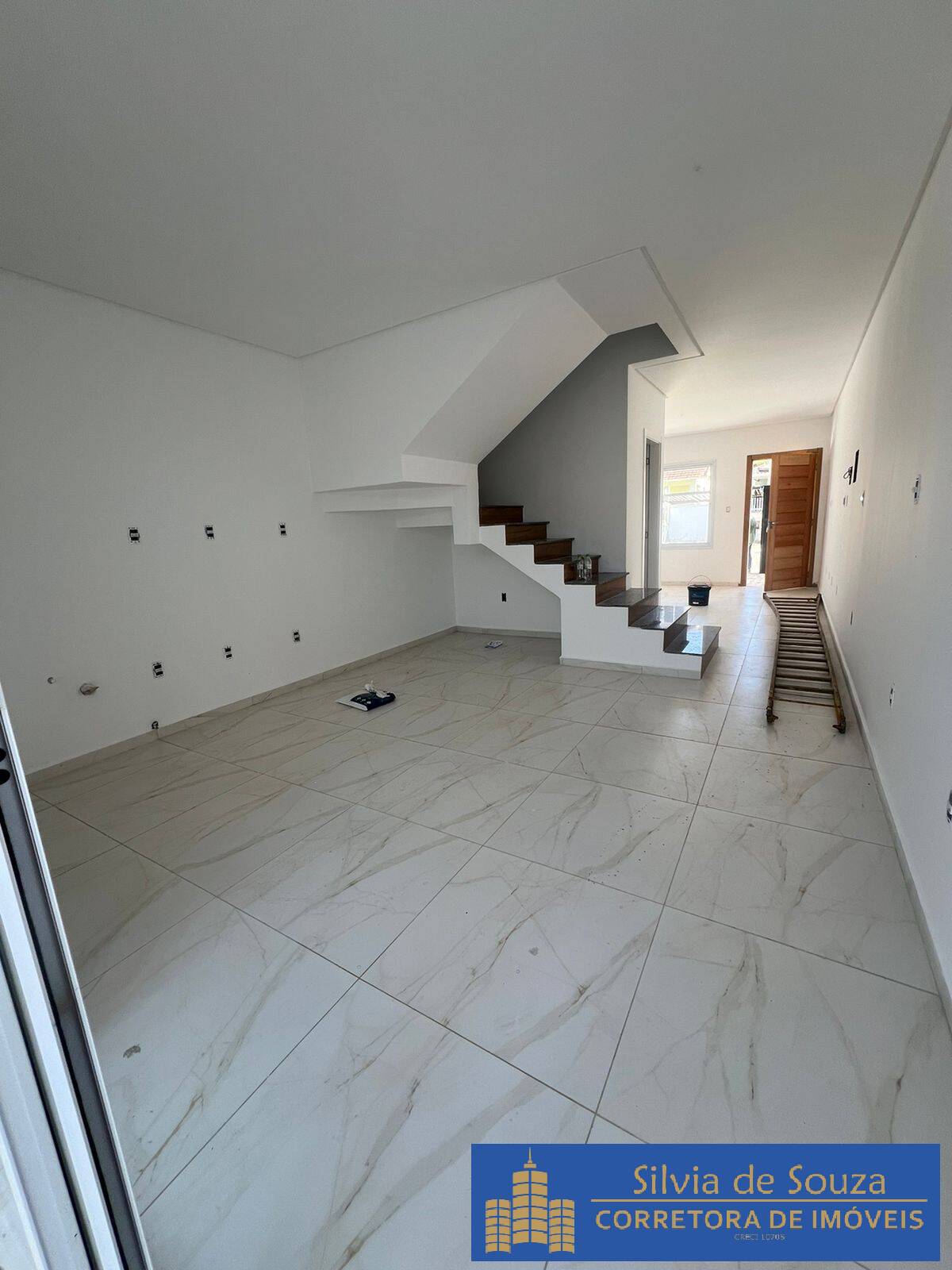 Casa à venda com 2 quartos, 70m² - Foto 3