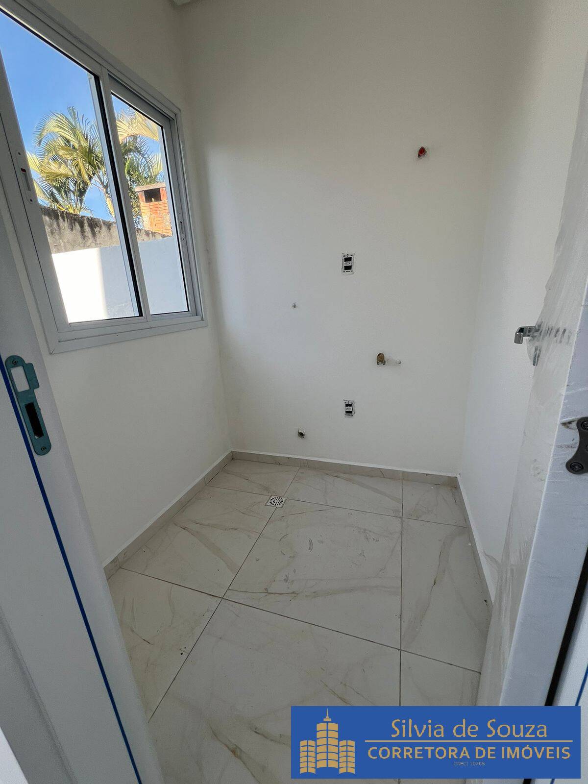 Casa à venda com 2 quartos, 70m² - Foto 9