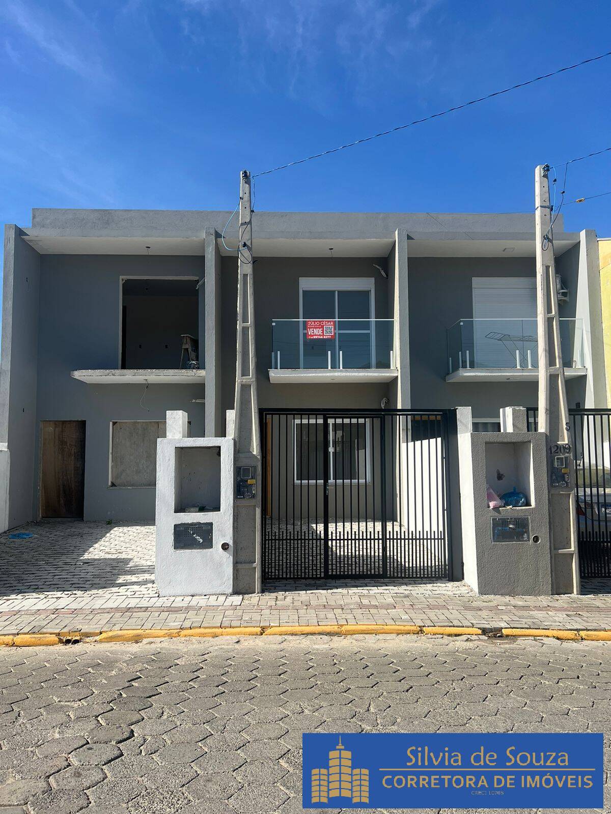 Casa à venda com 2 quartos, 70m² - Foto 1