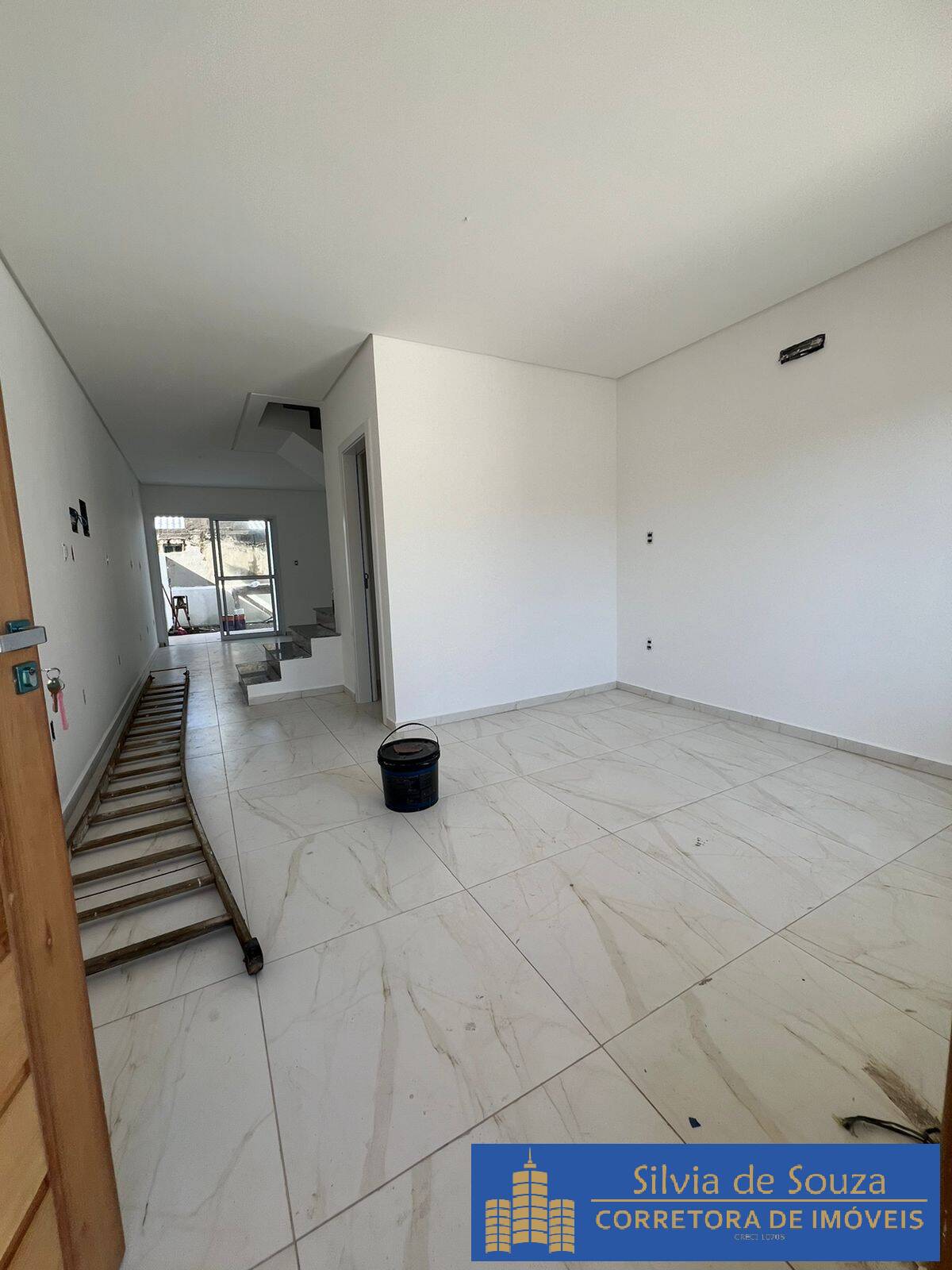 Casa à venda com 2 quartos, 70m² - Foto 2