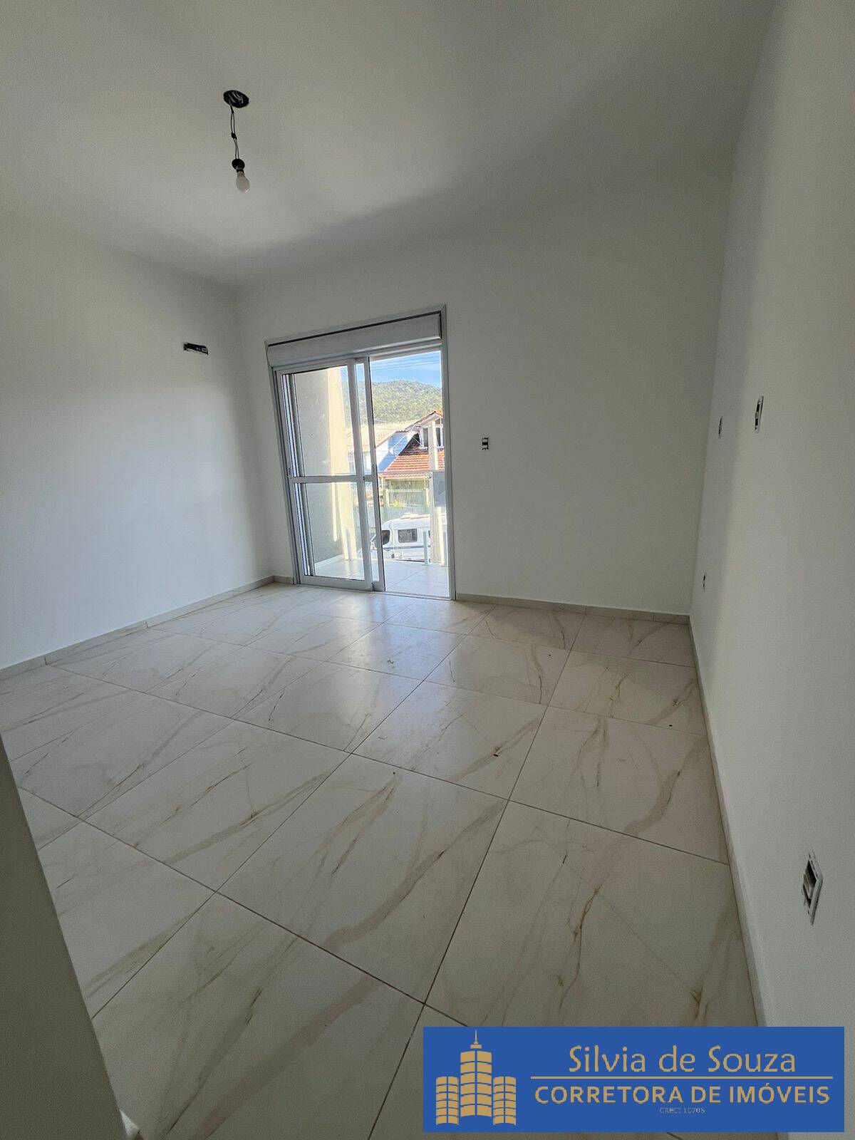 Casa à venda com 2 quartos, 70m² - Foto 5